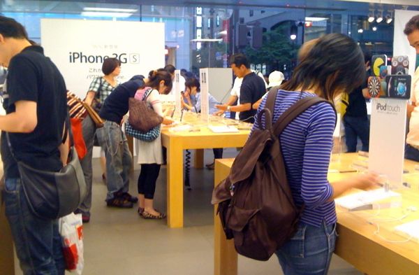 Apple Store, Ginza/iPhone 3GS売場